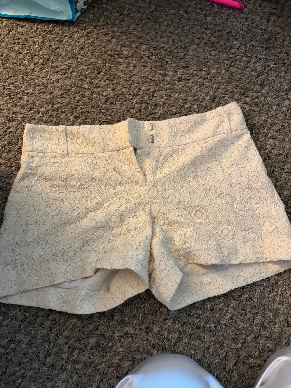 Loft Cream Floral Lace Overlay Tailored Shorts Size 00